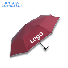 Precio de fábrica directo Nuevo logotipo de encargo de la seguridad de la impresión Manija de paraguas automática compacta con la raya reflexiva